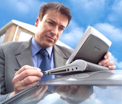 Netbook có màn hình rộng và gõ dễ dàng trên bàn phím cứng. Ảnh: