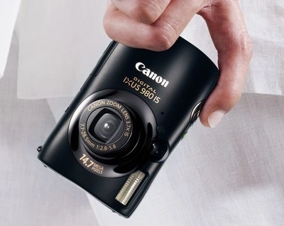 Canon IXUS 980 IS có ngoại hình đầy sức hút. Ảnh: Canon-europe.
