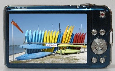 Casio Exilim EX-S10 được trang bị màn hình LCD rộng 2,7 inch. Ảnh: Steve-digicams.