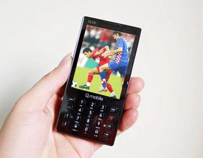 Chiếc Q-Mobile T630 có màn hình rộng 3 inch phục vụ cho việc xem truyền hình. Ảnh: S.H.
