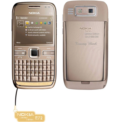 Nokia E72 phiên bản dát vàng. Ảnh: FPT Nokia.