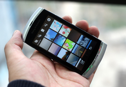 Vivaz, một trong nhiều mẫu di động Sony Ericsson giảm giá mạnh. Ảnh: Quốc Huy.