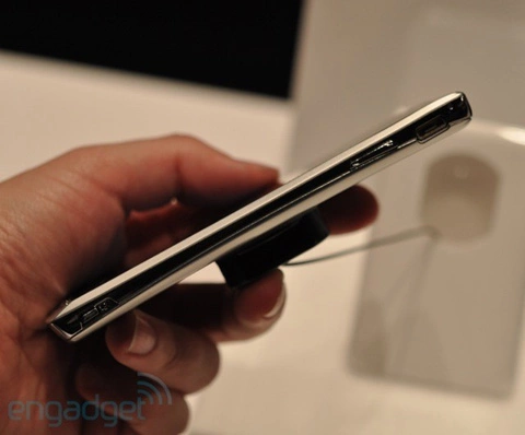 1000028207_SONY_ERICSSON_XPERIA_ARC_6.jp