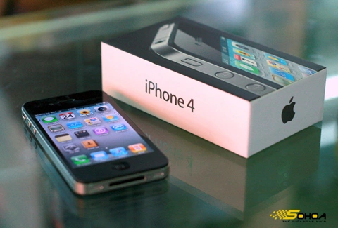 iPhone 4 xách tay đang khan hàng. Ảnh: Quốc Huy.