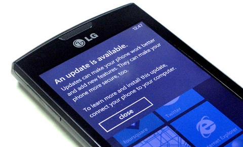 Windows Phone 7 có bản cập nhật đầu tiên kể từ khi ra mắt năm ngoái. Ảnh: Cnet.