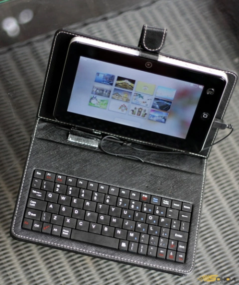 Pi C002 với bàn phím đi kèm.