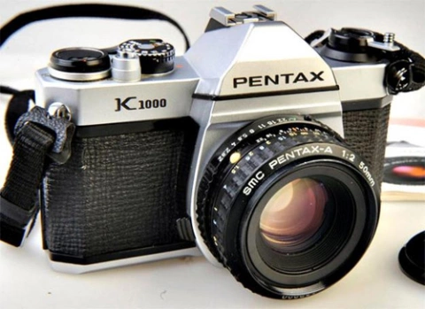 Pentax K1000 kết cấu vững chắc.
