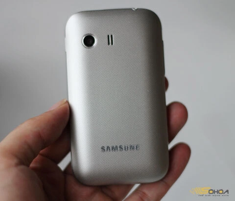 Galaxy Y có máy ảnh 2 Megapixel.