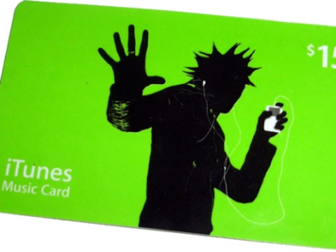 Apple bắt đầu tích hợp dịch vụ bán nhạc vào iTunes.