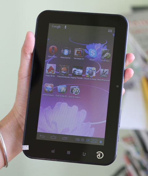 Màn hình 7 inch của máy sử dụng công nghệ điện dung, đa điểm.