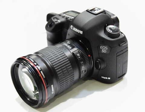 Canon 5D Mark III có giá gần 90 triệu đồng.