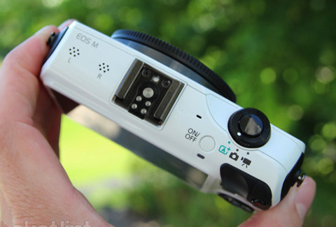 1000040233_canon-eos-m-review-hands-on-2