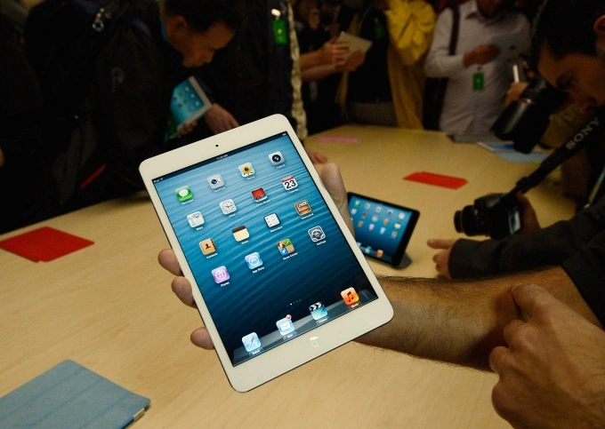 apple-ipad-mini-held-jpg-1363312403_500x