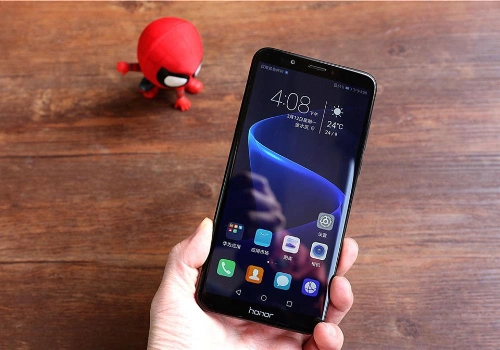 Honor 7C hướng tới người dùng phổ thông, có nhu cầu sử dụng trung bình với giá bán phải chăng nhưng vẫn sở hữu rất nhiều tính năng.