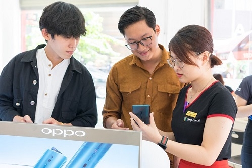 Smartphone vây cá mập OPPO Reno lên kệ từ hôm nay - 1