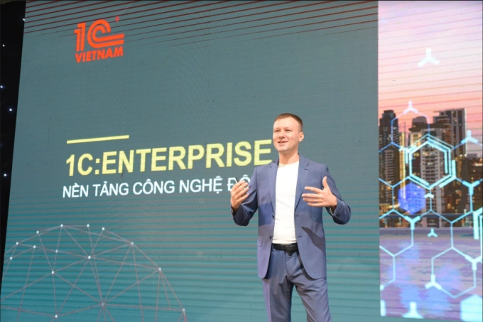 Ông Alexander Evchenko - CEO 1C Việt Nam phát biểu tại sự kiện.