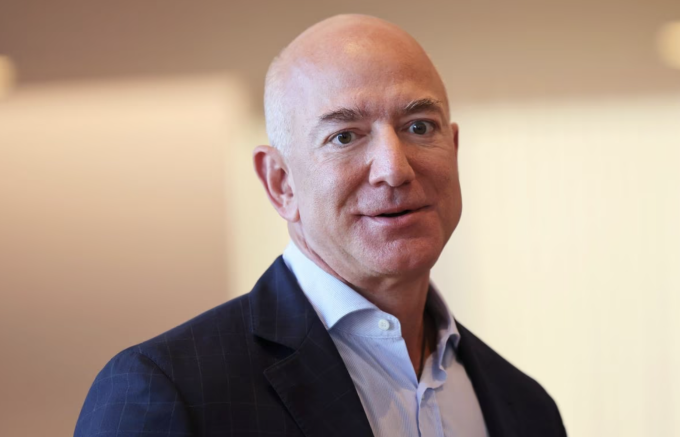Jeff Bezos. Ảnh: Reuters