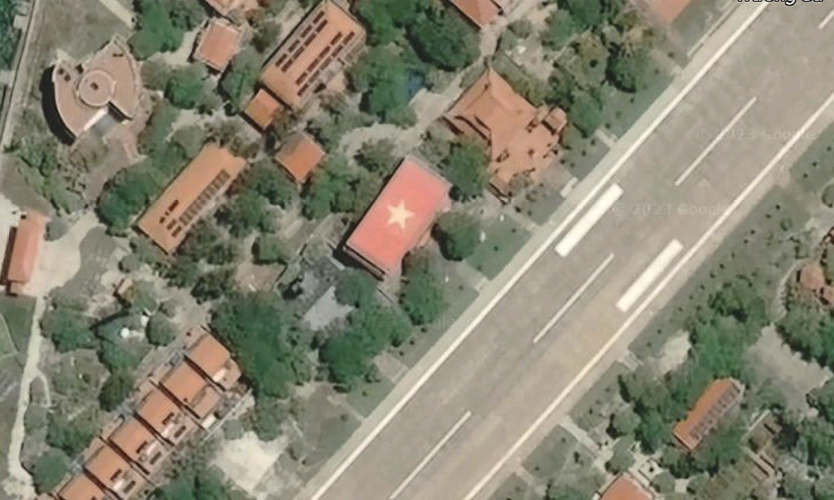 Ảnh vệ tinh Google Maps hiển thị lại cờ Việt Nam tại Trường Sa