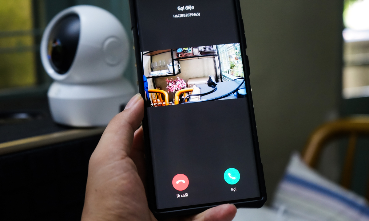 Camera giám sát có phím gọi điện nhanh giá 800.000 đồng