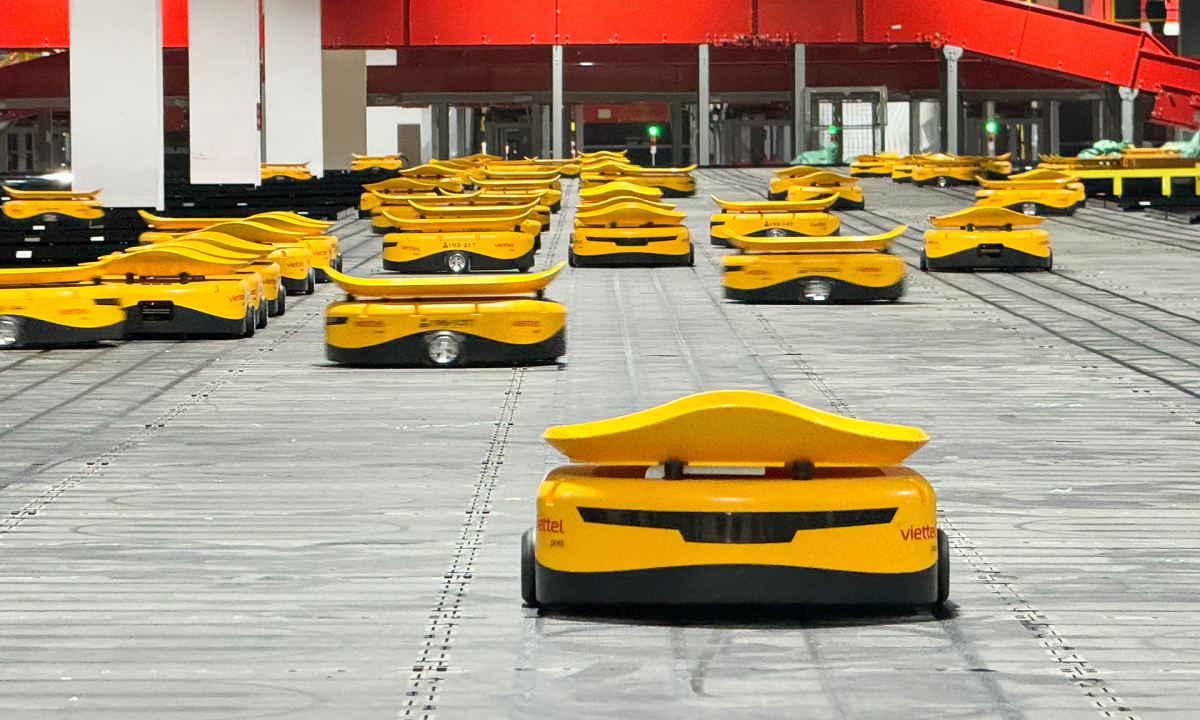 Hãng vận chuyển Việt dùng 200 robot thay con người