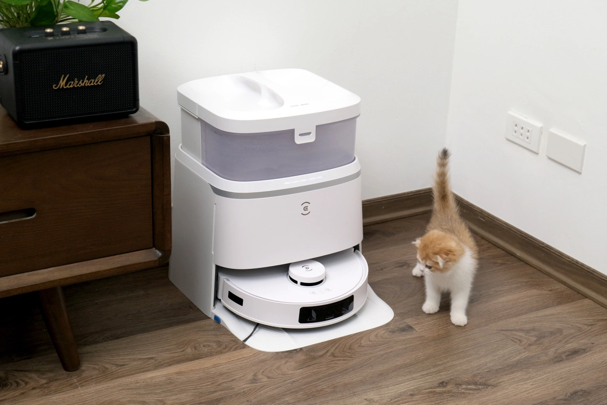 Ecovacs T30 Pro Omni - robot dọn dẹp khi bị đá