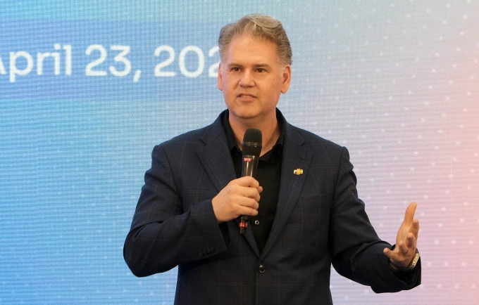 Ông Keith Strier, Phó chủ tịch Nvidia tại lễ ký kết với FPT ngày 23/4 ở Hà Nội. Ảnh: Tuấn Hưng