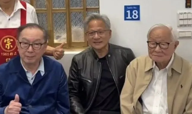 Nhóm tinh hoa công nghệ bán dẫn hội tụ tại chợ đêm