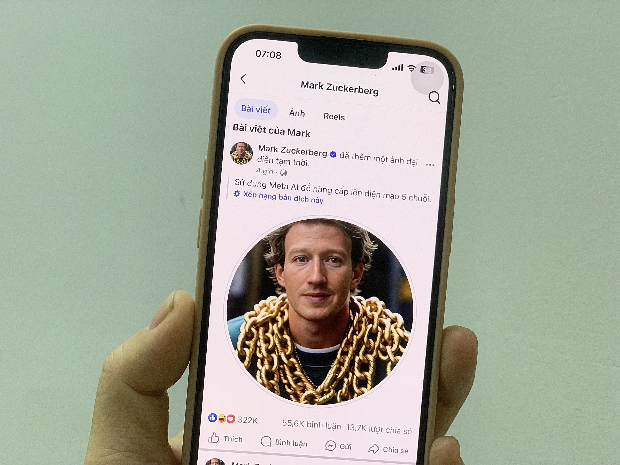 Mark Zuckerberg dùng hình tạo bằng Meta AI làm ảnh đại diện trên Facebook hôm 24/7. Ảnh: Khương Nha