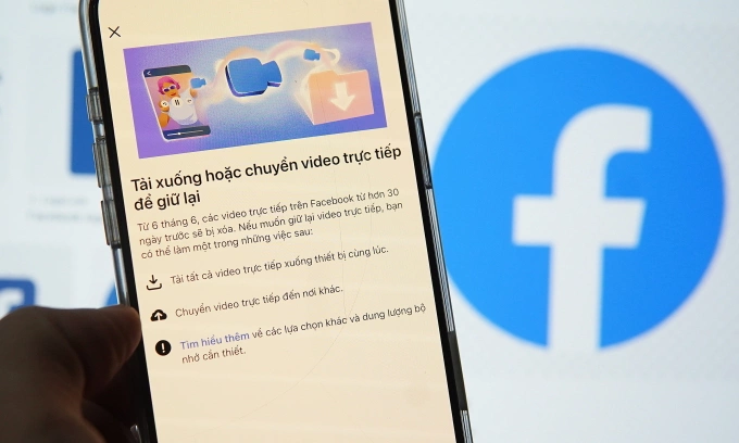 Ứng dụng Facebook ra thông báo khuyến nghị người dùng tải xuống hoặc chuyển video trực tiếp. Ảnh: Lưu Quý