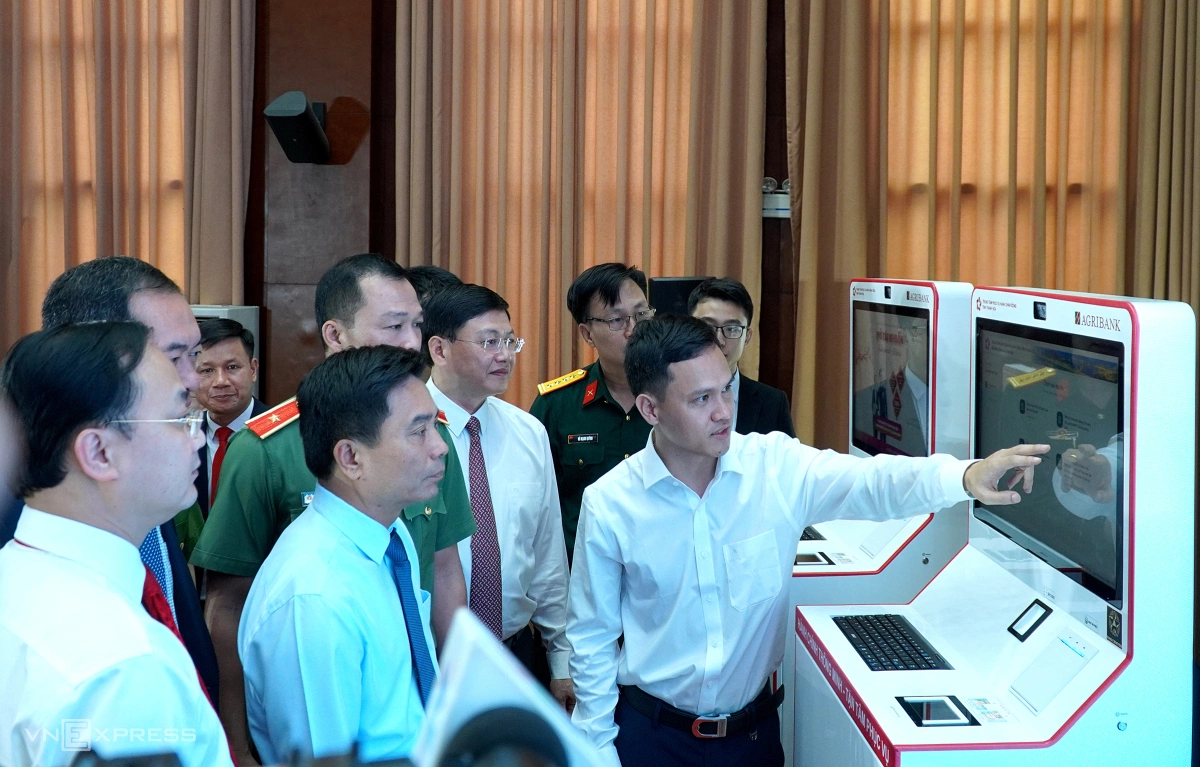 Kiosk thông minh giúp làm thủ tục hành chính dưới 5 phút